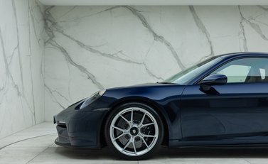 Porsche 911 GT3 TOURING (992) 36