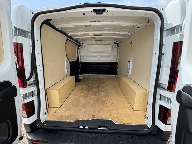 Renault Trafic SWB L1H1 [SOLD MM] Low Roof Advance SL30 Air Con Nav Sensors EURO 6 13
