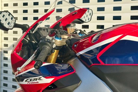 Honda CBR 1000 Super Sports Petrol Manual Euro 4 (192 ps) 19