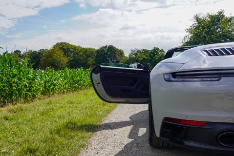 Porsche 911 CARRERA 4 GTS CONVERTIBLE 7