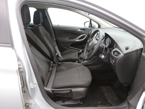 Vauxhall Astra 1.6 CDTi BlueInjection Design Sports Tourer Euro 6 (s/s) 5dr 21