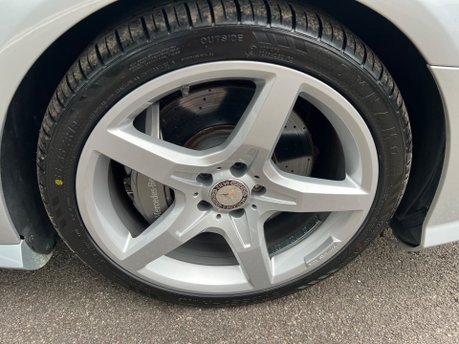 Mercedes-Benz SL Series 3.0 SL400 AMG Sport Convertible 2dr Petrol G-Tronic Euro 6 (s/s) (333 ps) 17