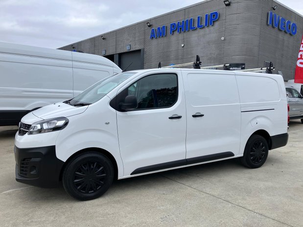 Vauxhall Vivaro VIVARO L2 DIESEL 2900 1.5d 100PS Dynamic H1 Van 4