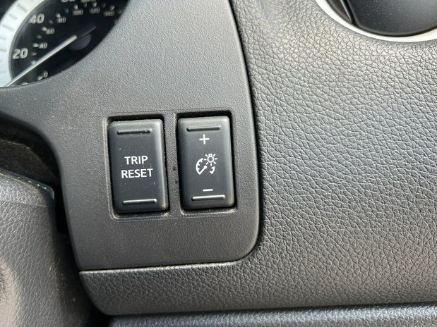 Nissan Navara N-Guard | Auto | 2.3 LT | Dbl Cab | Nav | Sensors | Cam | EURO 6 | NO VAT 49