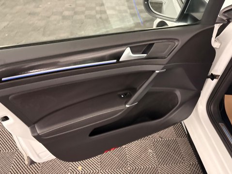 Volkswagen Golf 2.0 TSI R DSG 4Motion Euro 6 (s/s) 5dr 35