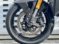 Suzuki GSX GSXS 1000 32