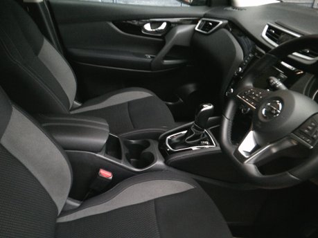 Nissan Qashqai DIG-T ACENTA PREMIUM DCT ONLY 28,000 MILES FROM NEW 9