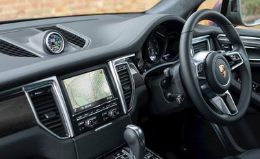 Porsche Macan Turbo 18