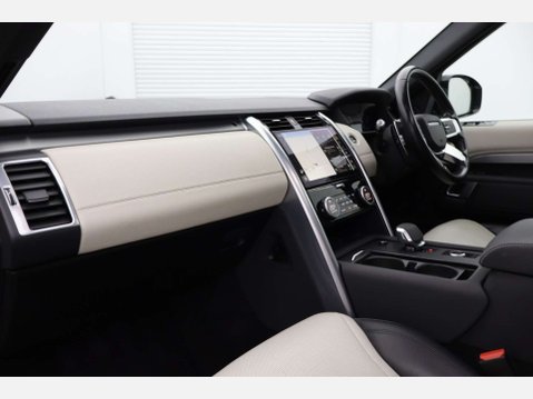 Land Rover Discovery 3.0 Discovery R-Dynamic SE D MHEV Auto 4WD 5dr 38