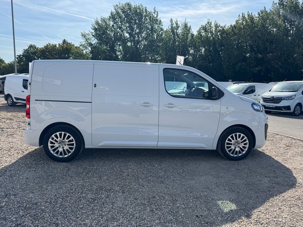 Vauxhall Vivaro SWB L1H1 Low Roof 2700 Pro Air Con Sensors Cam EURO 6 5