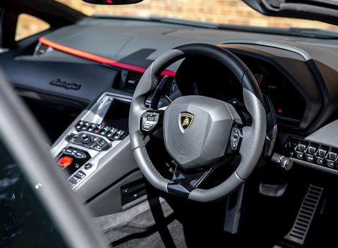 Lamborghini Aventador S LP740-4 Roadster 15