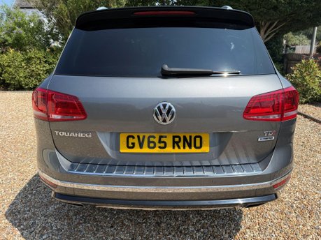 Volkswagen Touareg 3.0 TDI V6 BlueMotion Tech R-Line Tiptronic 4WD Euro 6 (s/s) 5dr 11
