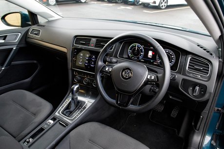 Volkswagen Golf E-GOLF