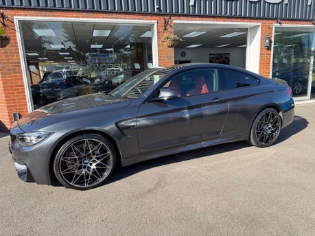 BMW M4 M4 COMPETITION 4