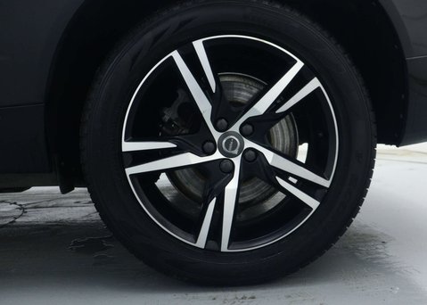 Volvo XC60 2.0 B5 MHEV R-Design SUV 5dr Petrol Hybrid Auto Euro 6 (s/s) (250 ps) 17