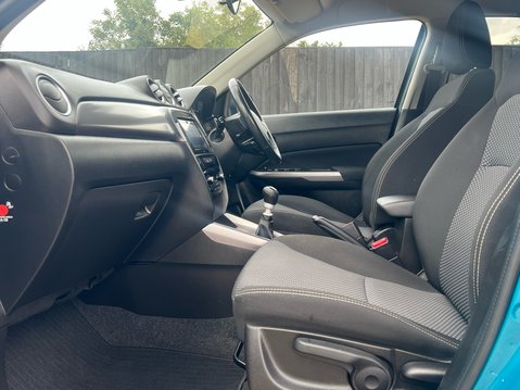 Suzuki Vitara SZ-T BOOSTERJET MHEV 3