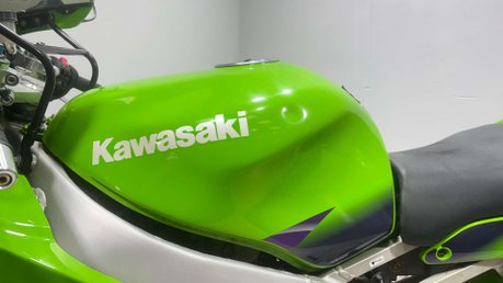 Kawasaki ZX ZX9R 1999 44K SPARES OR REPAIR PROJECT BIKE 900CC SUPER SPORT 18