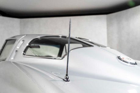Chevrolet Corvette Stingray SPLIT WINDOW MANUAL FUELIE. FULL RESTO. MATCHING NUMBERS. IMMACULATE. 30