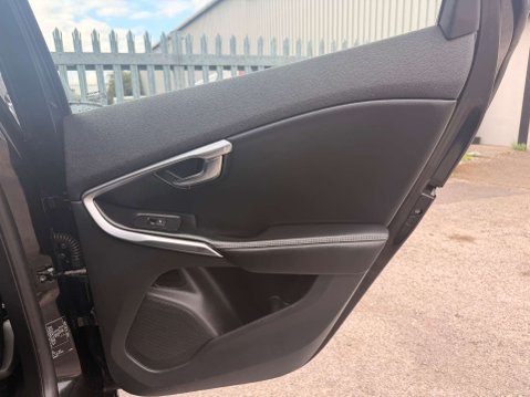 Volvo V40 2.0 V40 R-Design D2 5dr 40