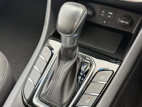 Hyundai IONIQ PREMIUM MHEV 28