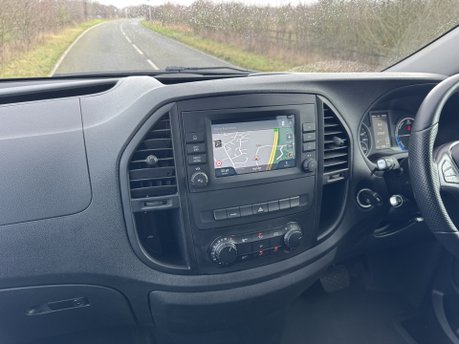 Mercedes-Benz eVito 100 KWH Tourer Pro L2 Auto Electric 9 SEATER/LWB/PARKTRONIC/VAT Q 10