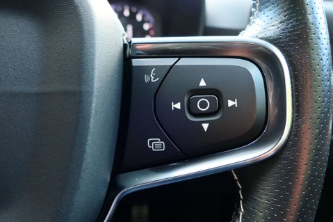 Volvo XC40 2.0 XC40 R-Design Pro T4 AWD Auto 4WD 5dr 46