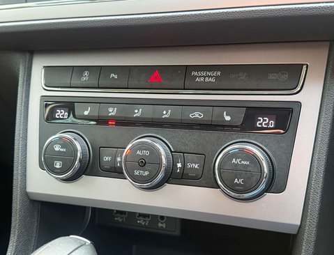 SEAT Leon 2.0 Leon Xcellence Luxury TSi Semi-Auto 5dr 34