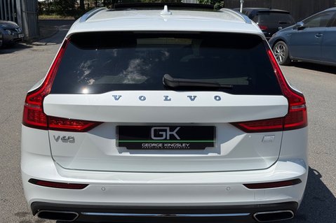 Volvo V60 RECHARGE T6 INSCRIPTION AWD - FULL MAIN DEALER SERVICE - HUGE SPEC 8