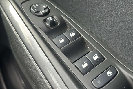 Vauxhall Grandland X 1.6 13.2kWh Business Edition Nav Premium SUV 5dr Petrol Plug-in Hybrid Auto 36