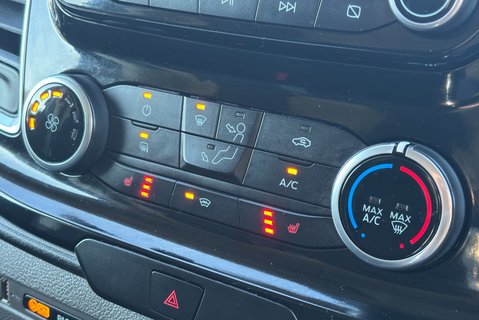 Ford Transit Custom 300 L2 H2 Limited 130 ps Panel Van 21