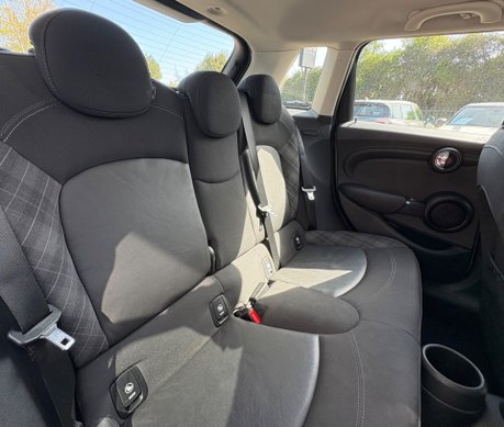 Mini Hatch Cooper D 1.5 Steptronic Automatic Chili / Media XL 5 door - PRO SAT NAV 5