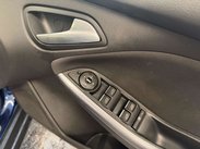 Ford Focus 1.6 TDCi Titanium Euro 5 (s/s) 5dr 22