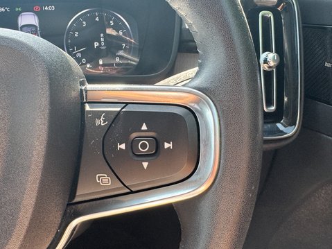 Volvo XC40 (Sold) B5 MHEV Inscription Pro SUV 5dr Petrol Hybrid Auto AWD Euro 6 (s/s) 15