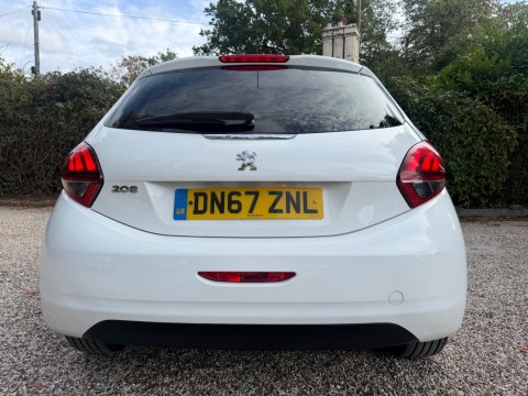 Peugeot 208 1.2 PureTech Black Edition Euro 6 3dr 7