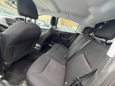 Peugeot 208 PURETECH S/S SIGNATURE 11
