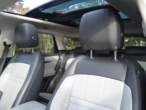 Land Rover Range Rover Evoque 1.5 P300e 12.2kWh R-Dynamic HSE Auto 4WD Euro 6 (s/s) 5dr 3