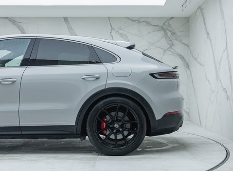 Porsche Cayenne TURBO E-HYBRID COUPE 41