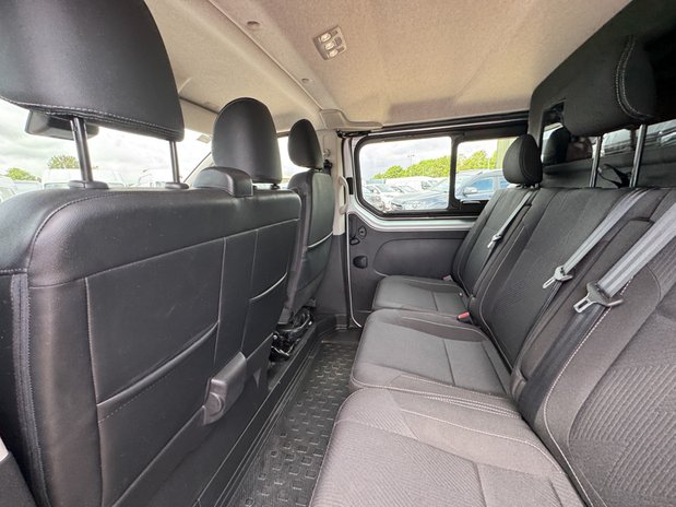 Renault Trafic Crew Cab AUTO LWB L2H1 Low Roof Sport LI30 Air Con Nav EURO 6 17