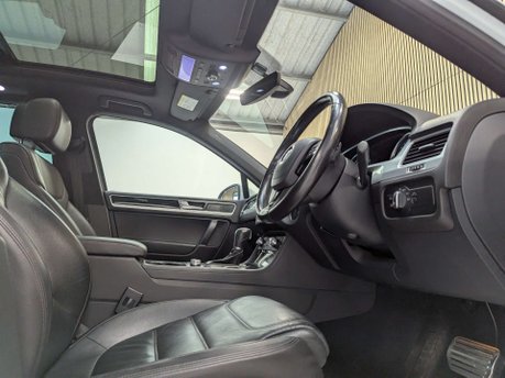 Volkswagen Touareg 3.0 Touareg V6 R-Line+ TDI BlueMotion Technology Auto 4WD 5dr 29