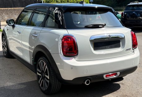 Mini Hatch Cooper 1.5 Exclusive Comfort / Navigation 5 door - SAT NAV - LIGHT LEATHER 17