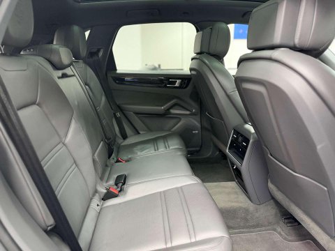 Porsche Cayenne 3.0 V6 E-Hybrid 14kWh SUV 5dr Petrol Plug-in Hybrid TiptronicS 4WD Euro 6 ( 47
