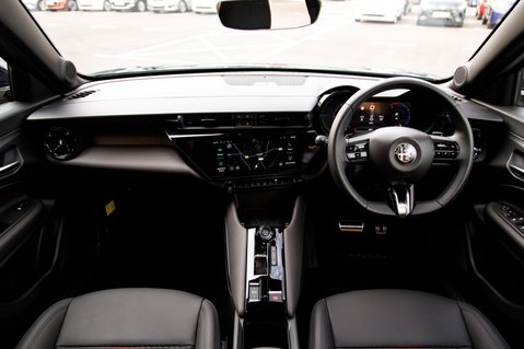 Alfa Romeo Junior TB IBRIDA DCT 3