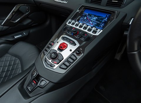 Lamborghini Aventador LP 700-4 ROADSTER 25