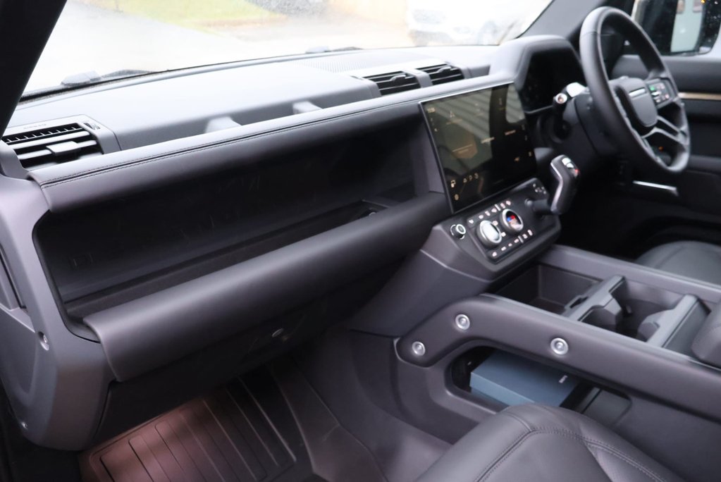 Land Rover Defender 110 2026 D350 HARD TOP X-DYNAMIC HSE STYLED BY SEEKER WITH LANDROVER REAR SEATS 19