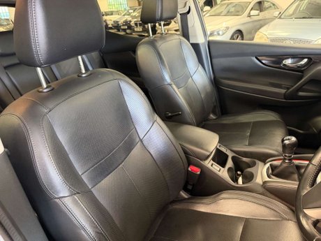 Nissan Qashqai 1.2 DIG-T Tekna 2WD Euro 6 (s/s) 5dr 12