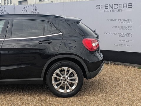 Mercedes-Benz GLA GLA200 SE 6