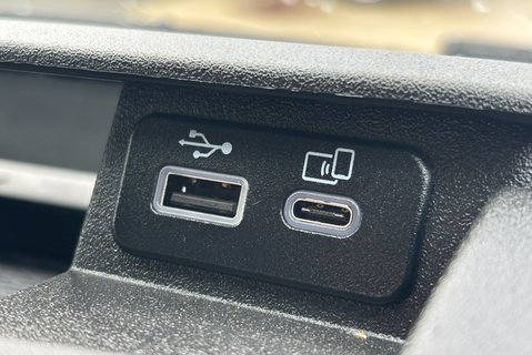 Iveco Daily 35S14V 3520L Business Hi-Matic Panel Van 28