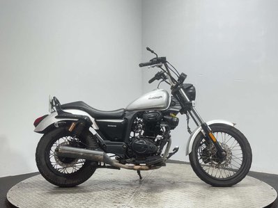 Sinnis Hoodlum 125 2018 GOOD RUNNING PROJECT CRUISER BIKE SPARES OR REPAIR 125CC