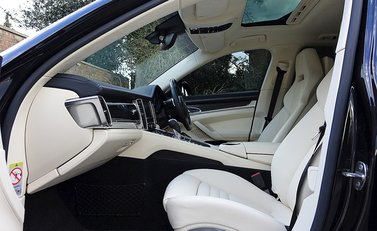 Porsche Panamera Turbo 8