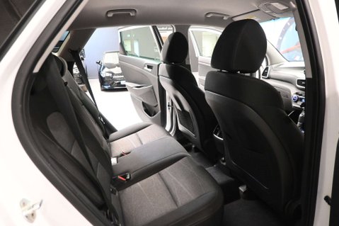 Hyundai TUCSON 1.6 Tucson SE Nav 48v MHEV CRDi 2WD Semi-Auto 5dr 8